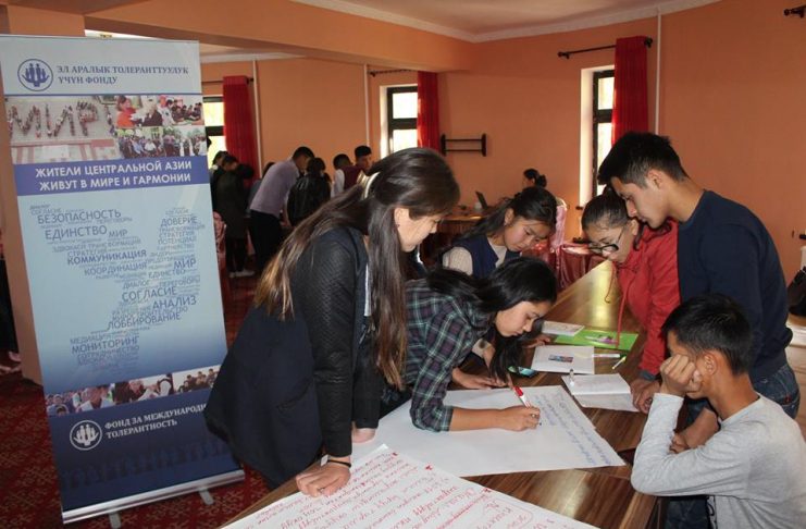 Активисты запустили свою собственную молодежную школу дебатов