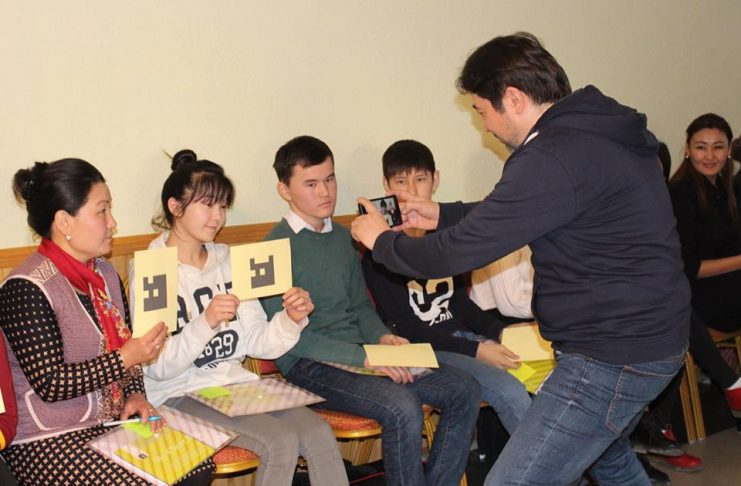 Молодежь учится продвигать свои идеи, используя социальные сети