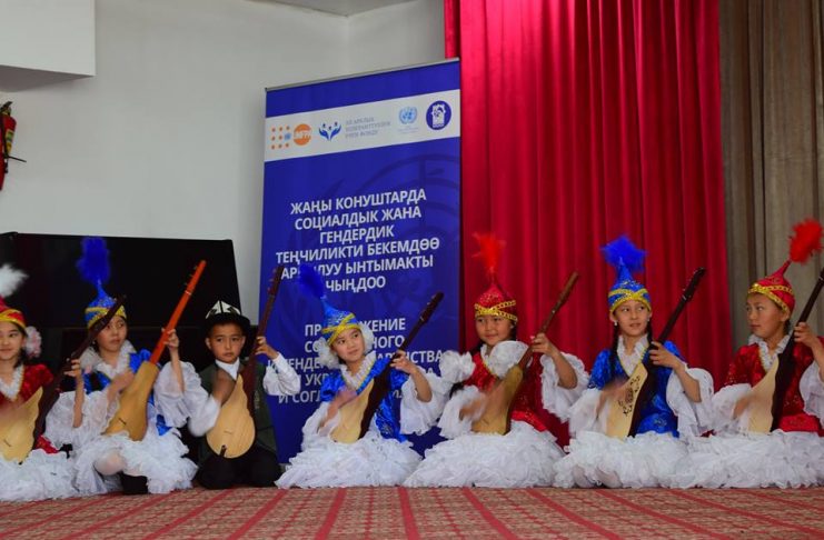 Женщины новостройки »Көлмө»: о проблеме загруженности школ