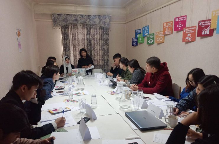 Команда «Эркин Youth» инициативы #ДружественныйКР стремится активизировать молодежь принимать участие в общественной жизни города Ош.